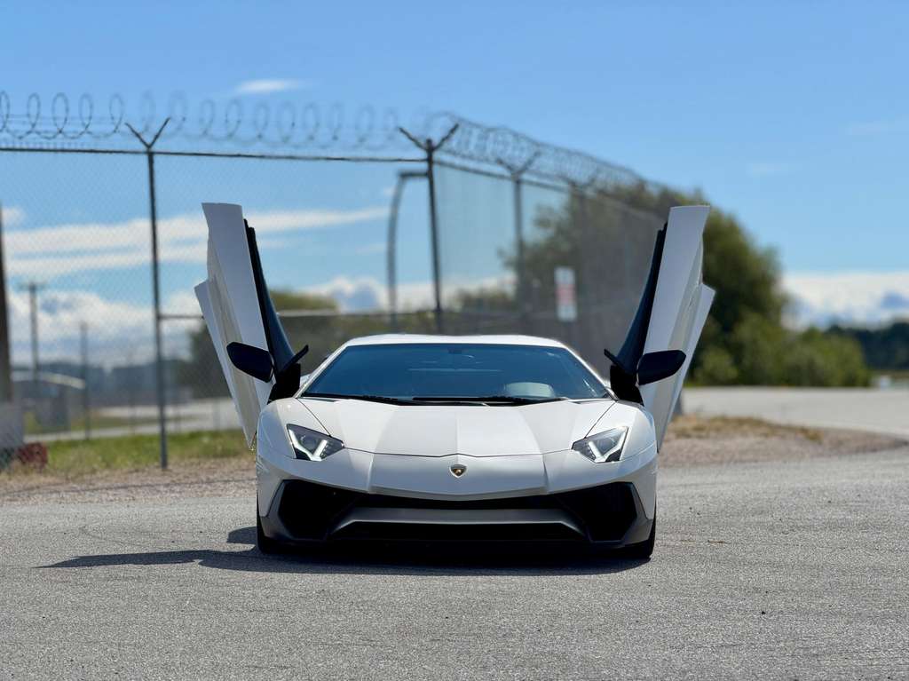 2017 Lamborghini Aventador SV Coupé